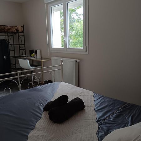 Chambre Privee Dans Une Maison Familiale Charmes  Esterno foto