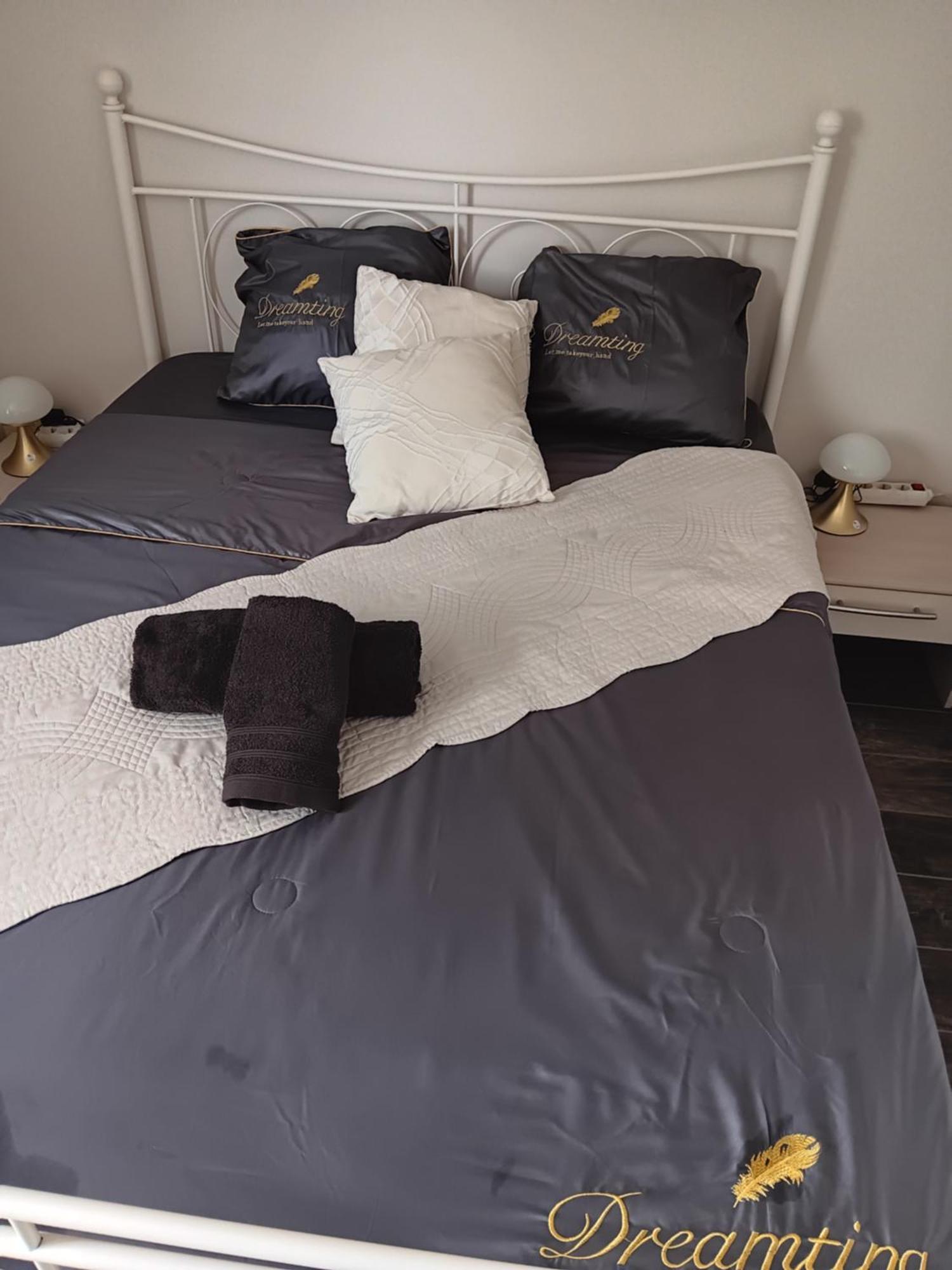 Chambre Privee Dans Une Maison Familiale Charmes  Esterno foto